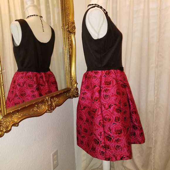 Taylor Sleeveless Rose Pattern Dress w/ Pockets - Picture 3 of 8